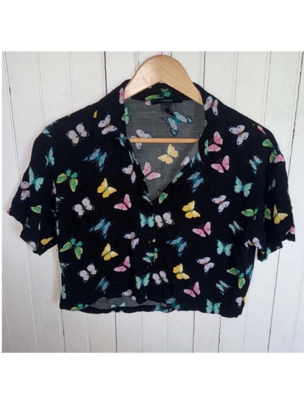 Forever 21 Cropped Button-Up Butterfly Print Top Black Size S